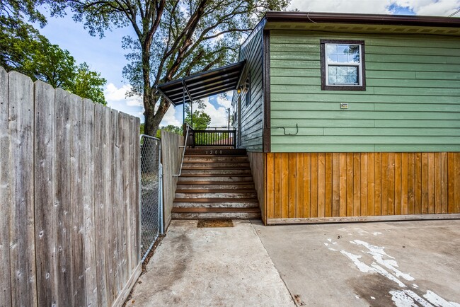 Building Photo - 1200 W Phillips St