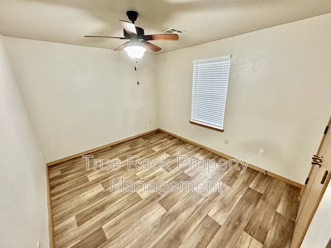 Photo - 19227 State St