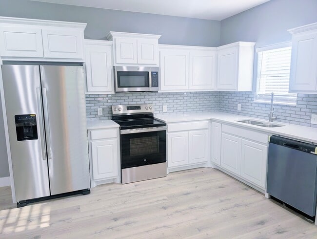 Photo - 405 E Wilson Ave