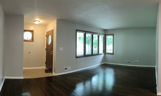 Photo - 4441 Unity Avenue North