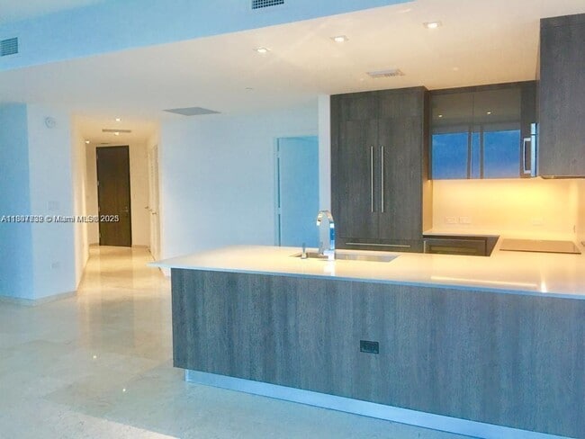 Photo - 88 SW 7th St Unidad 3402