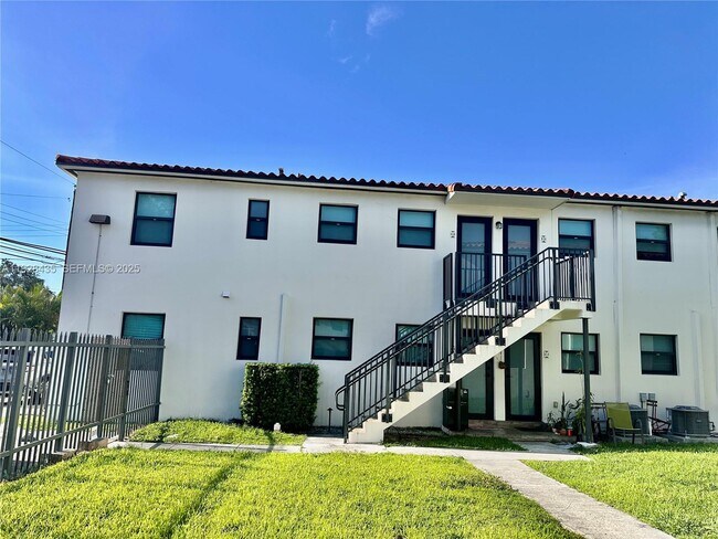 Photo - 4204 SW 14th St Unit 3