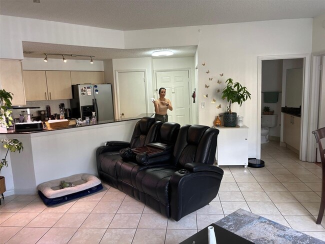 Photo - 2445 SW 18th Ter Unit 914