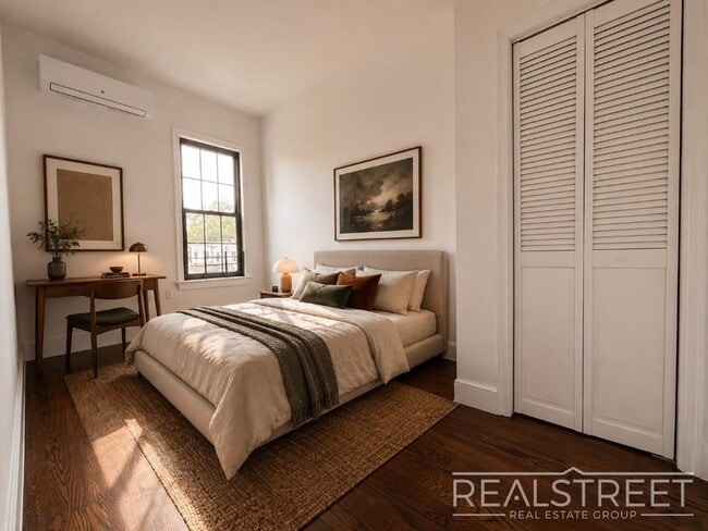 Photo - Available Now | Flexible 2BR / Flex 3BR Near the L