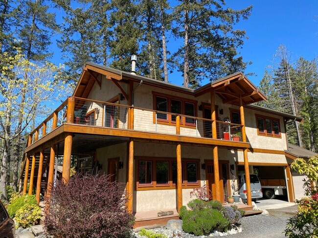 Building Photo - 2 Bed Waterfront Guest House on Manicured ...