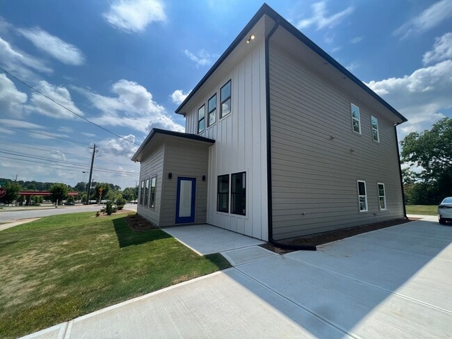 Photo - 280 Dublin St
