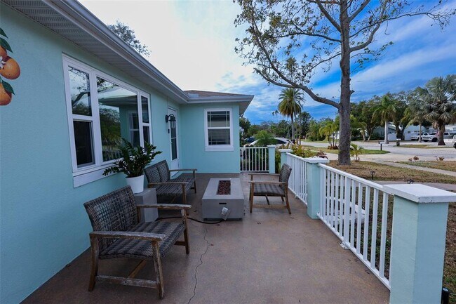 Photo - 1137 Granada St