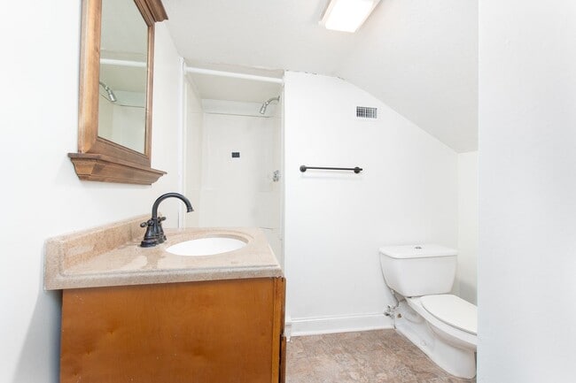 Photo - Spacious 4 Bed / 2 Bath Home with Garage & Fenced Backyard in Central Temple
