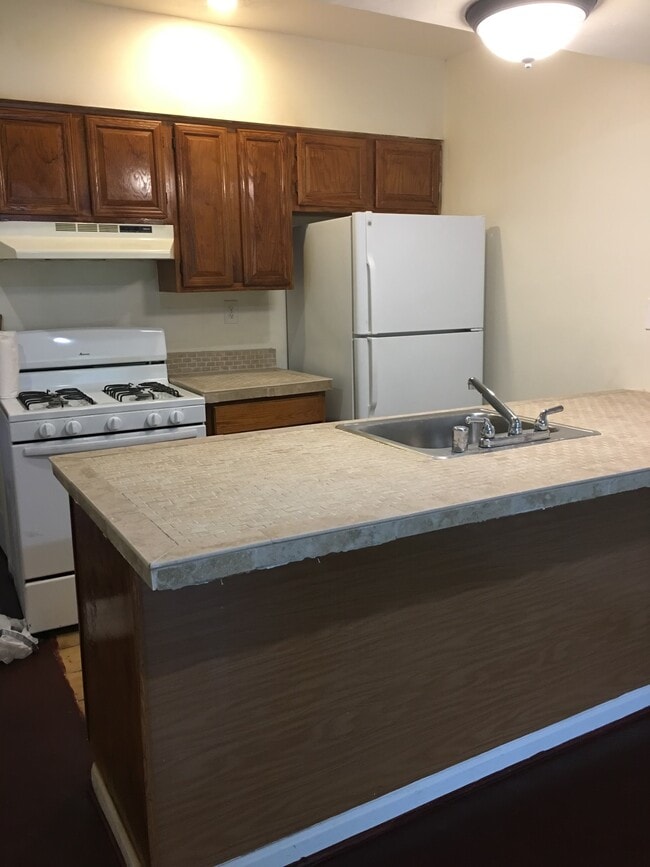 Photo - 737 McHenry St