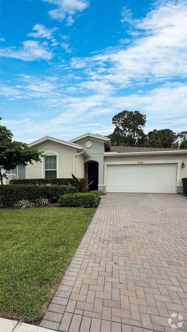 Building Photo - 6685 Pointe of Woods Dr Rental