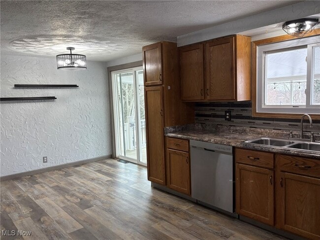 Photo - 2434 Saratoga Ave SW