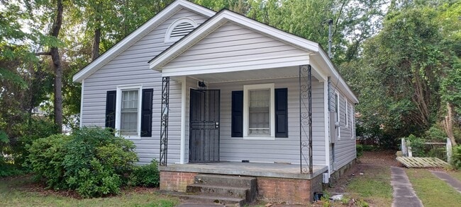 Building Photo - 806 Pou St