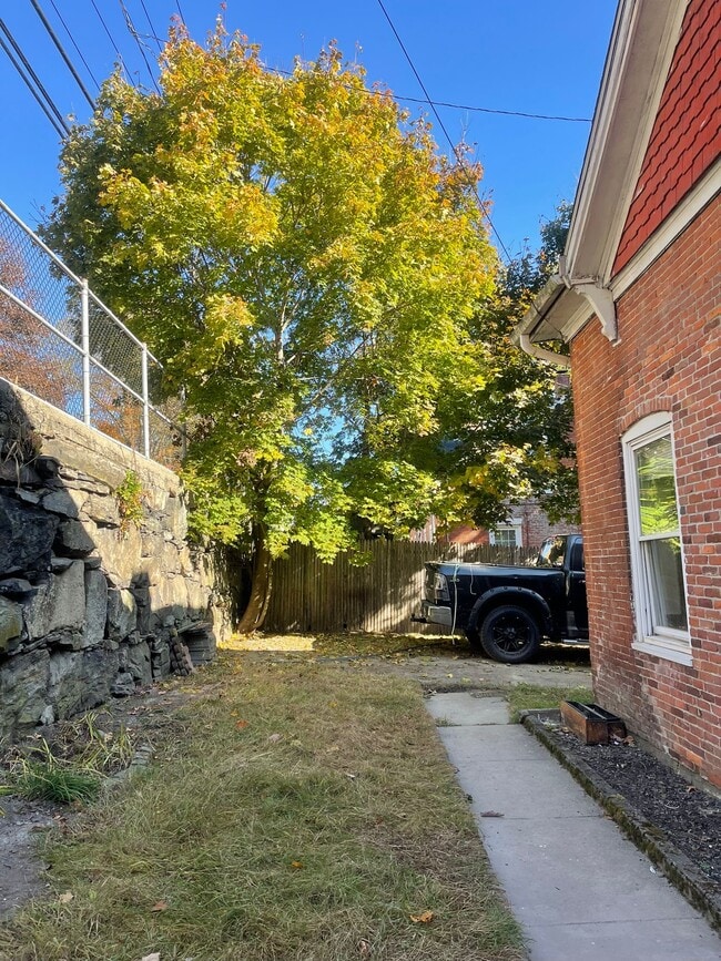 Photo - 977 Riverside Dr Unit B