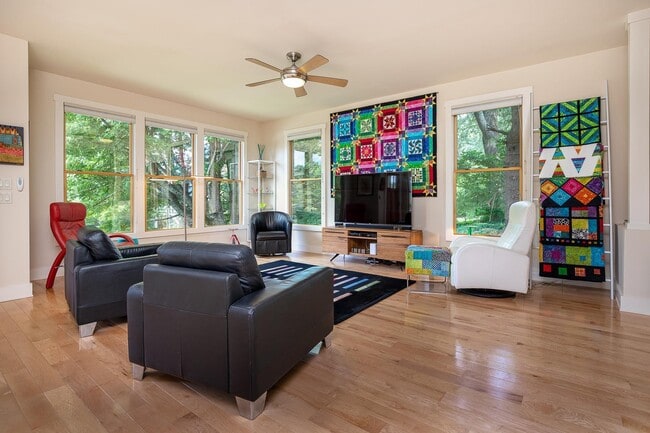 Photo - Charming Modern Home in Kenilworth