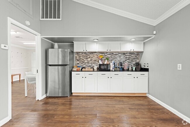 Clubroom - Town & Country Apartment Homes