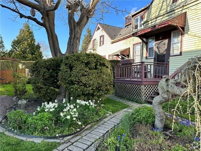 Building Photo - 167 Coggeshall Ave Unit A Rental