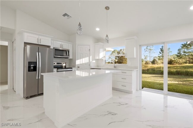 Photo - 732 Asher St E