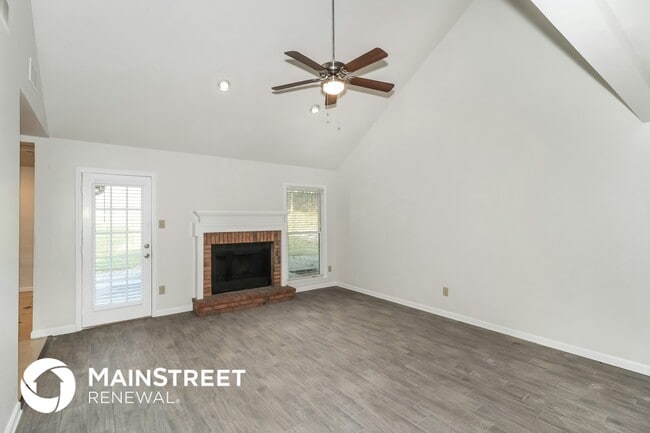 Photo - 2107 Chingford Cove