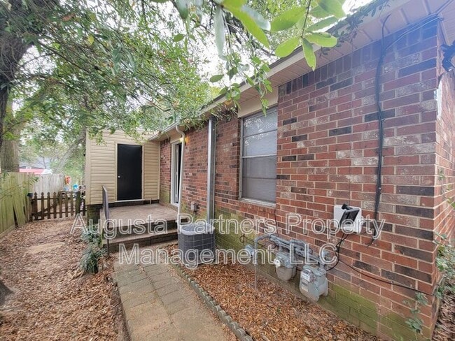 Photo - 1530 Whitney St Unit Apt A