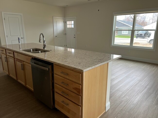 Photo - 06 Longbranch Dr