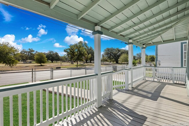 Photo - 2209 N Flores St