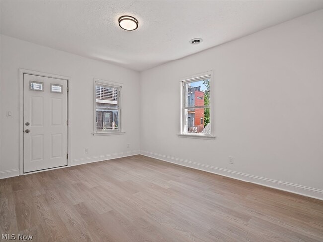 Photo - 2037 W 11th St Unit 4