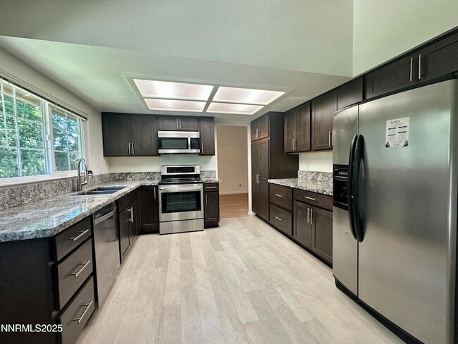 Building Photo - 1965 Woodtrail Dr Rental