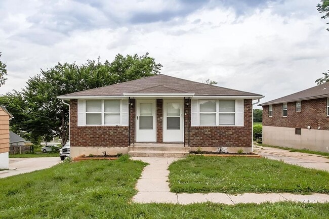 Building Photo - 4504-4506 N Jackson Ave Unit 4504