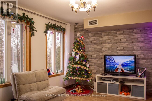 Photo - 2311 Major MacKenzie Dr W Unité 4