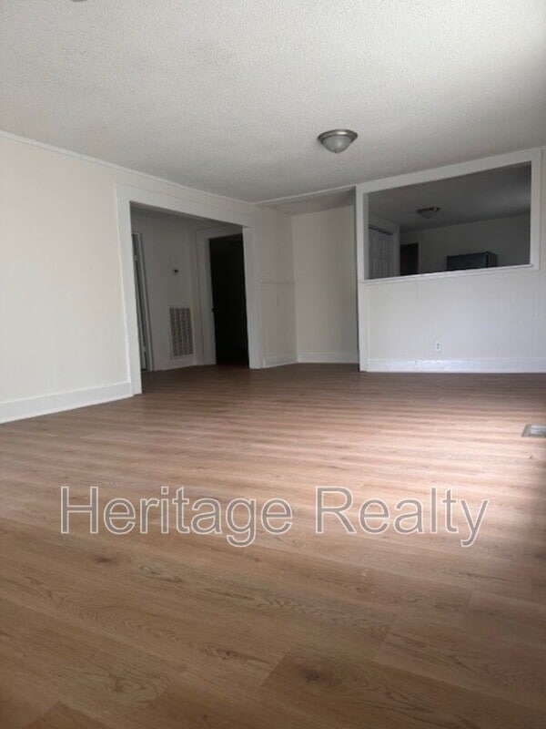 Photo - 2400 Center Ave SE