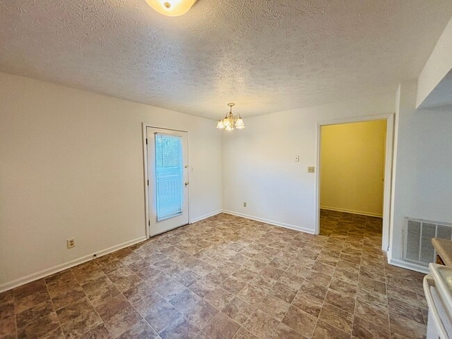 Photo - 435 Wakeman Ct NE