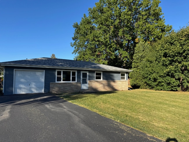 Building Photo - 1415 Hackberry Ln