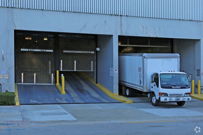 Photo - Ten Museum Park