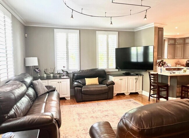 Photo - 215-20 43rd Ave