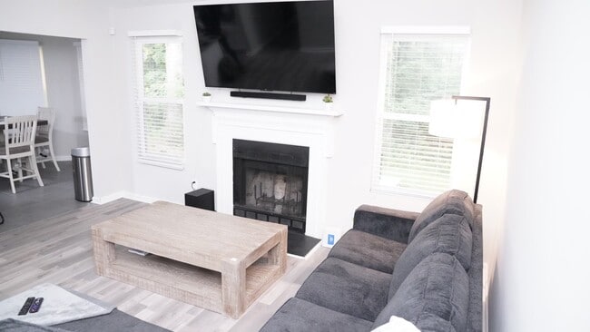Photo - 1695 Wee Kirk Rd SE