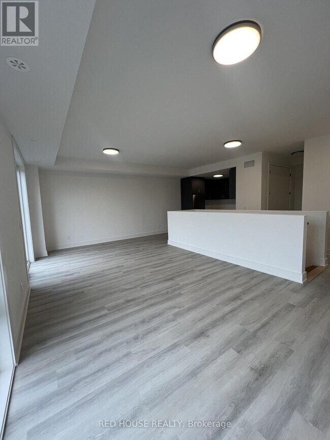 Photo - 158 EVERETT Cmn