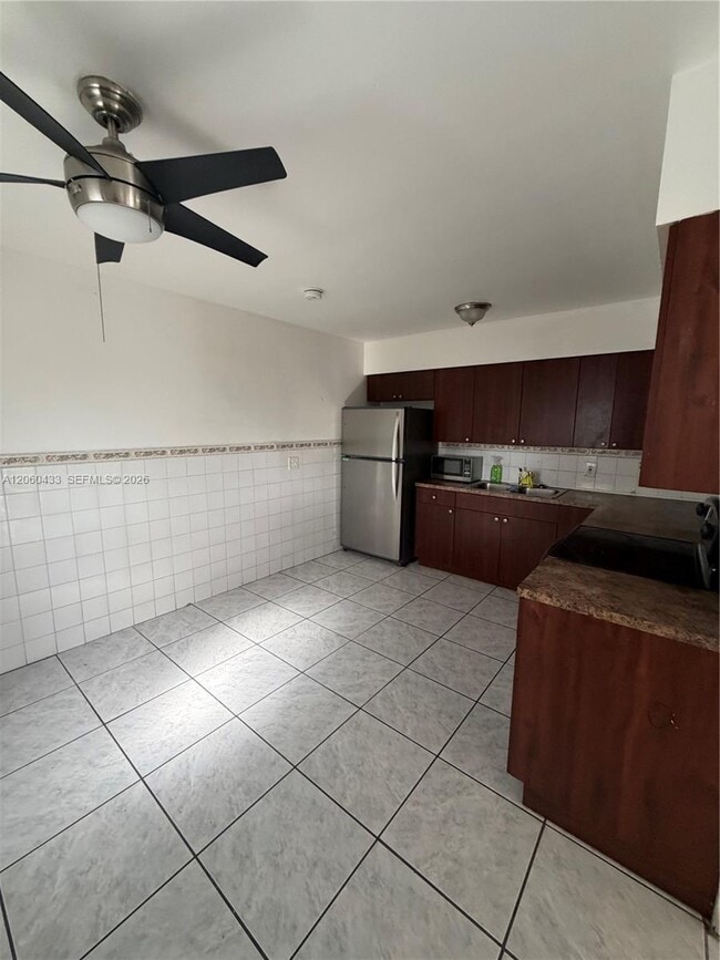 Building Photo - 6137 SW 20th Ct Unit A