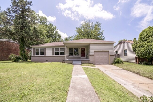 Building Photo - 1618 S Ash Pl