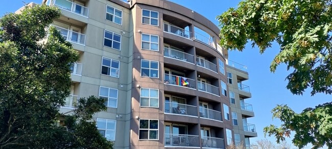 Building Photo - 530 Melrose Ave E Unit Apt 403
