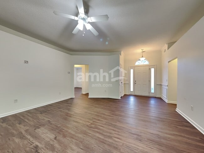 Photo - 20 Carlisle Ln