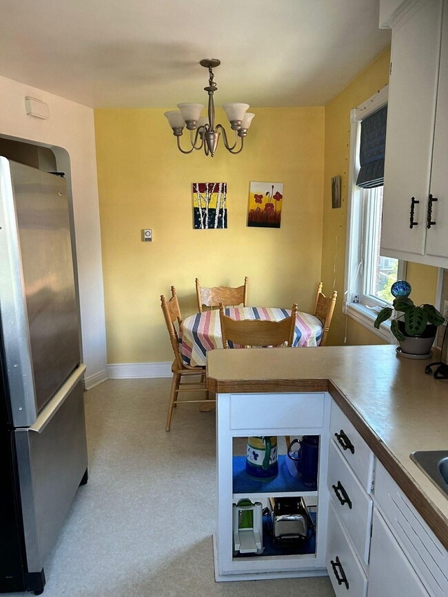 dining - 5137 Av Mariette