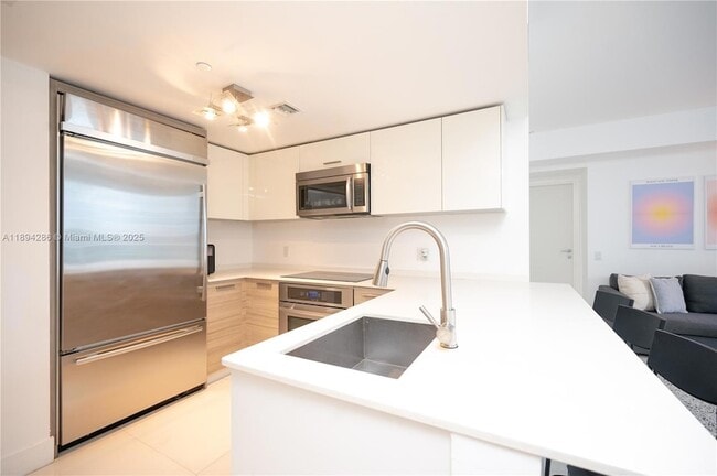 Photo - 1300 Brickell Bay Dr Unidad 1601