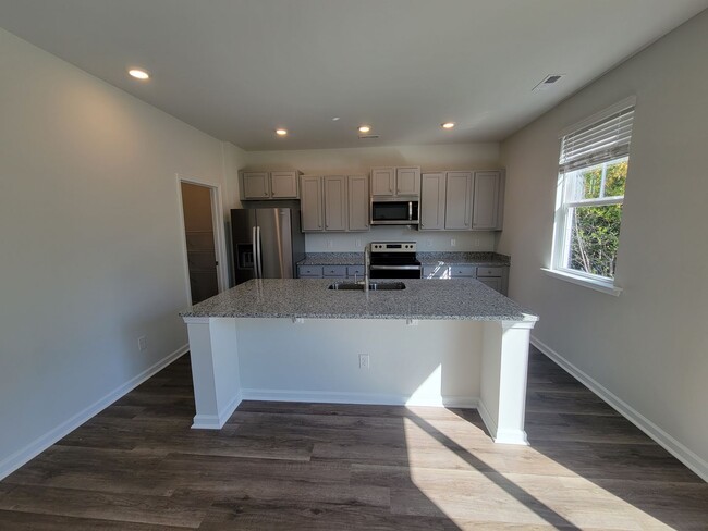 Photo - Fenced In, 4Bedroom In Sneads Ferry!