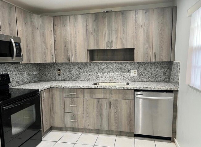 Building Photo - 150 SW 134th Way Unit 314R
