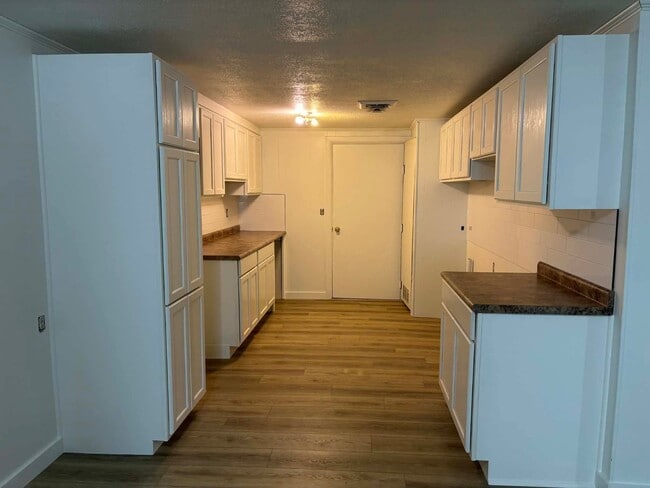 Photo - 401 E Boles St