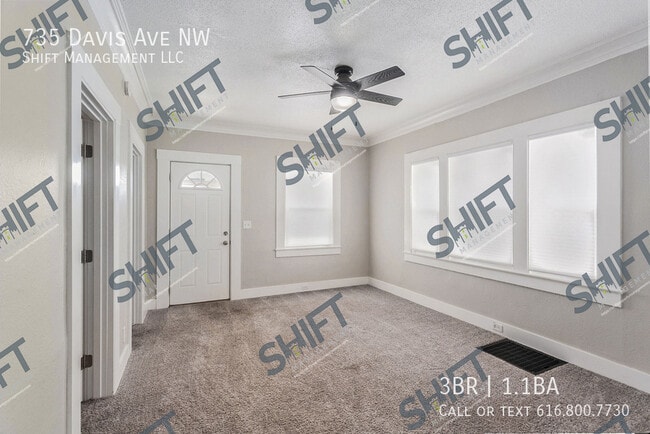 Photo - 735 Davis Ave NW