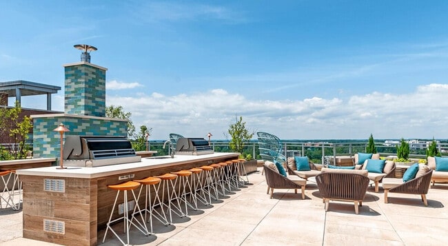 Photo - 8001 Woodmont Ave Unidad ID1271714P