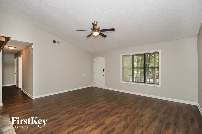 Photo - 1049 Rolling Green Dr