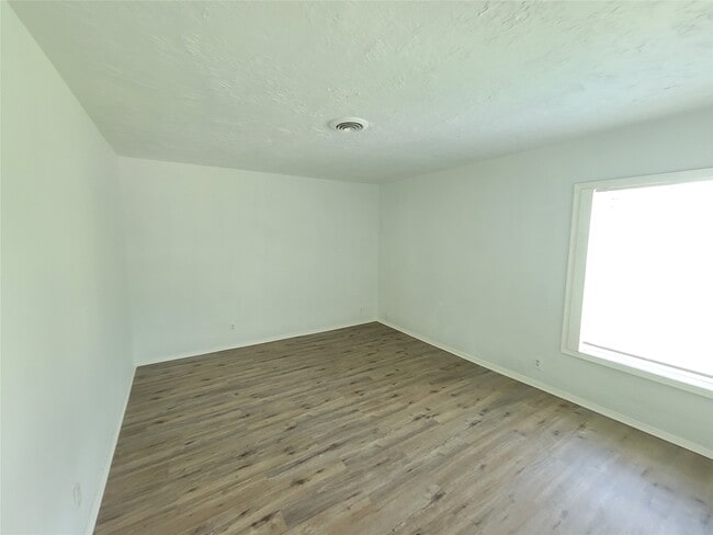 Photo - 830 Becker St