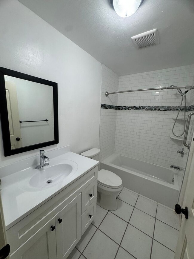 7033 Perry Rd Unit B